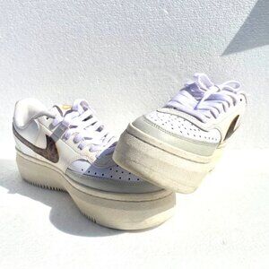 Nike Size 11 (W) White/Archeo Brown